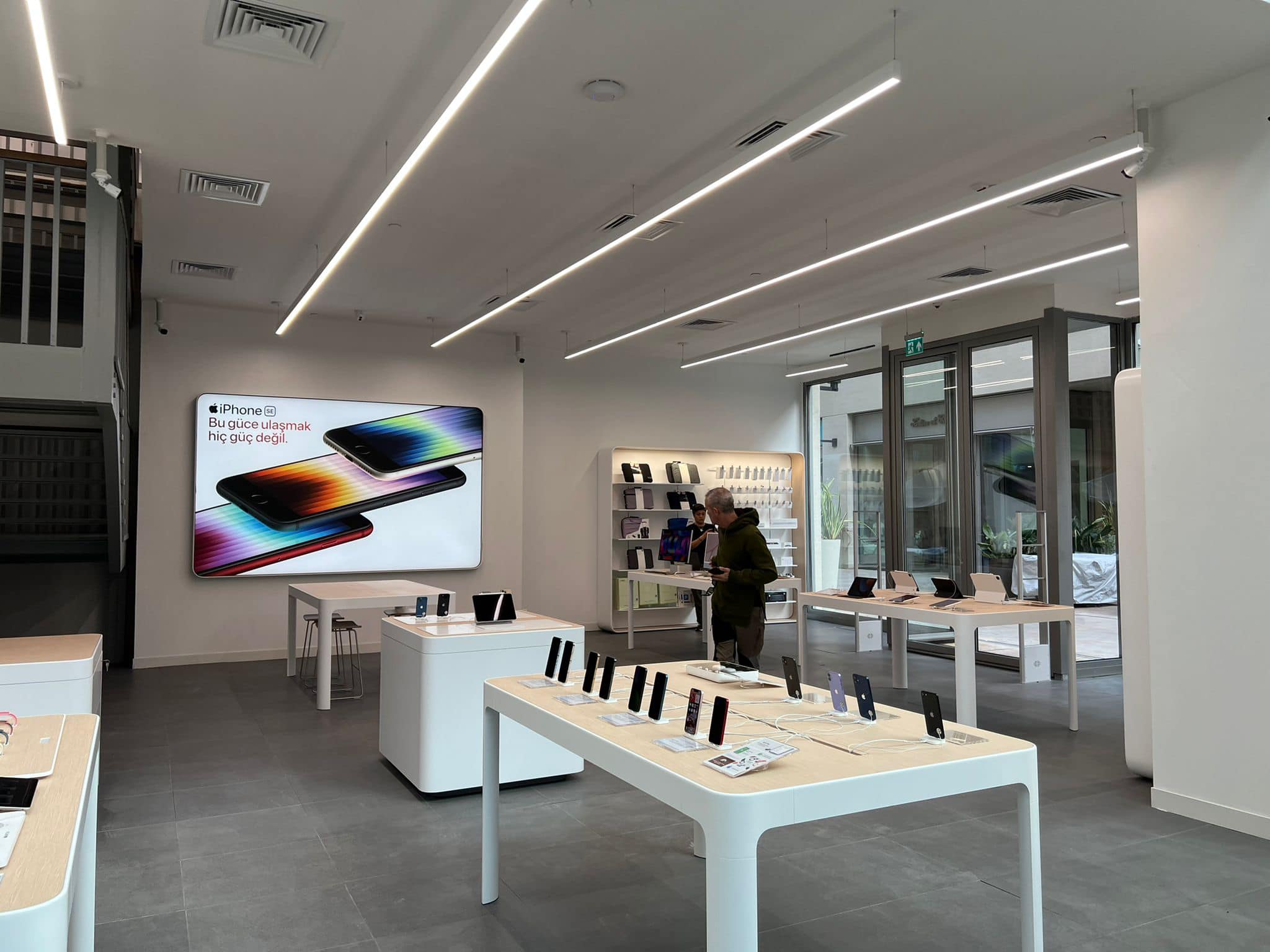 TROY APPLE STORE <br> <br>  Interior
